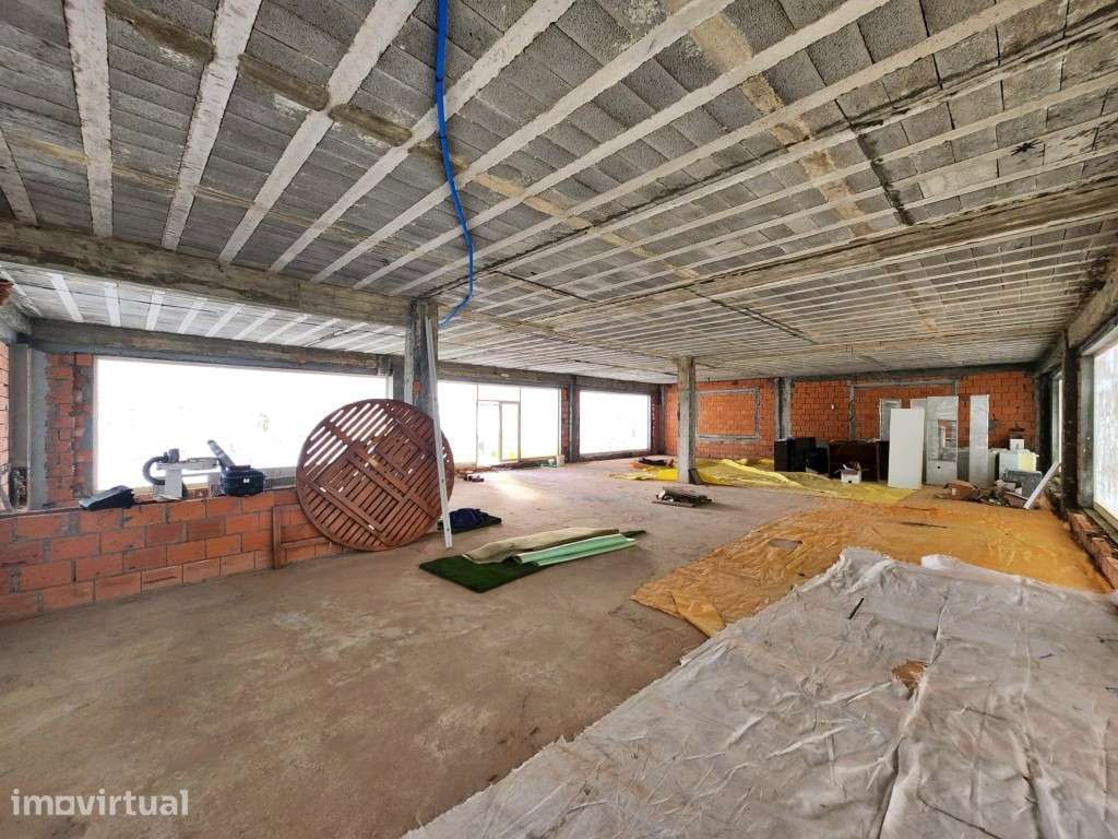 Loja com 524 m2 e dois pisos em Avintes - Grande imagem: 4/13