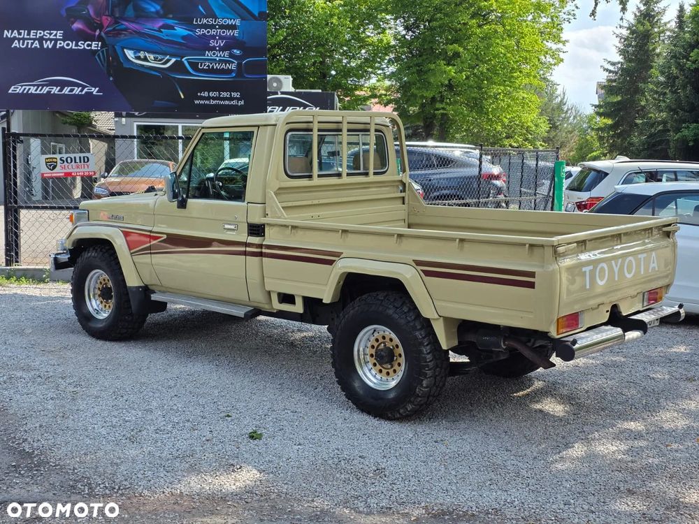 Toyota Land Cruiser - 12