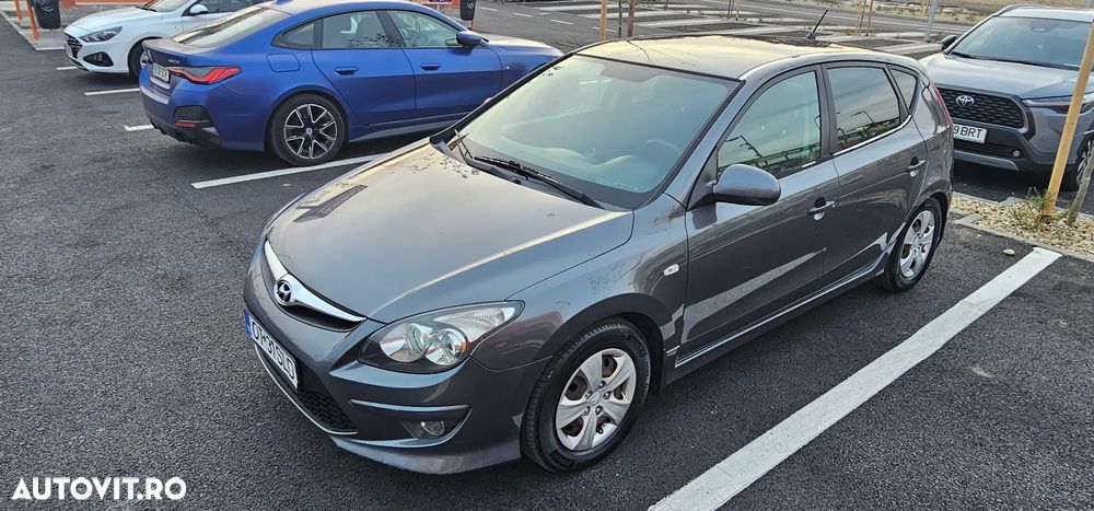 Hyundai i30 1.6 CRDi CLASSIC - 1