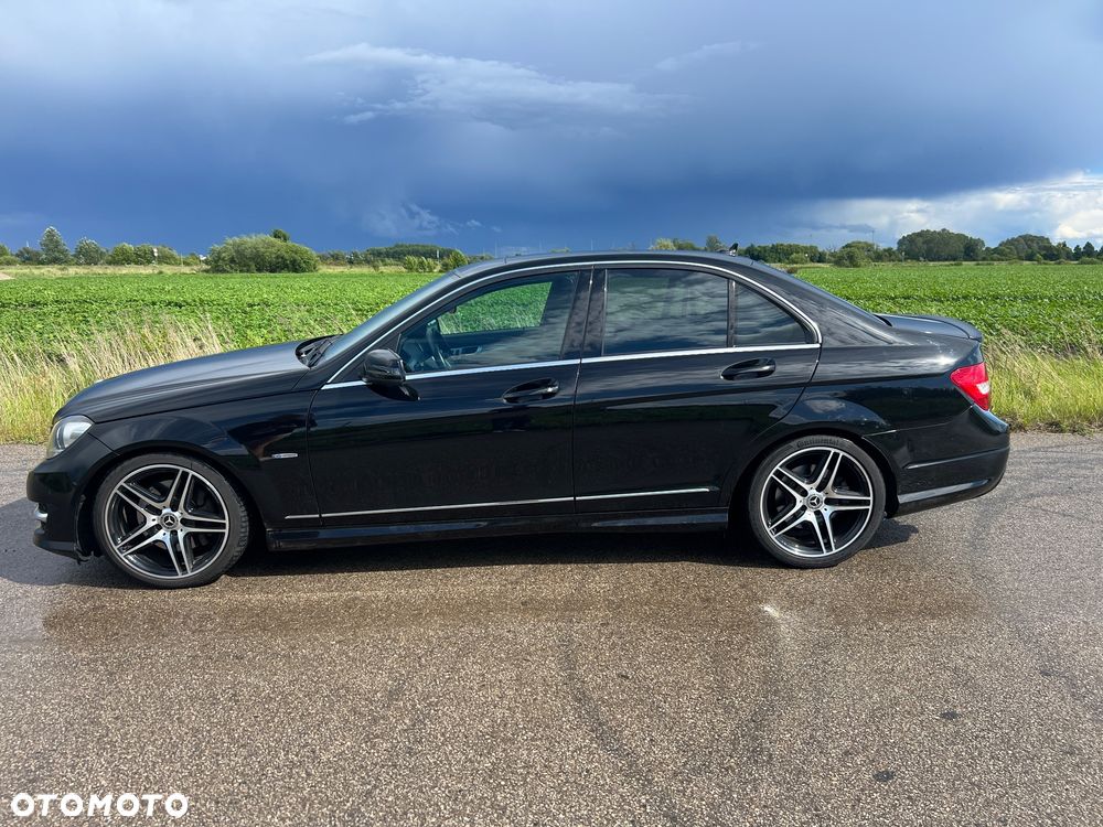 Mercedes-Benz Klasa C 300 CDI BlueEff 4-Matic Avantgarde - 4
