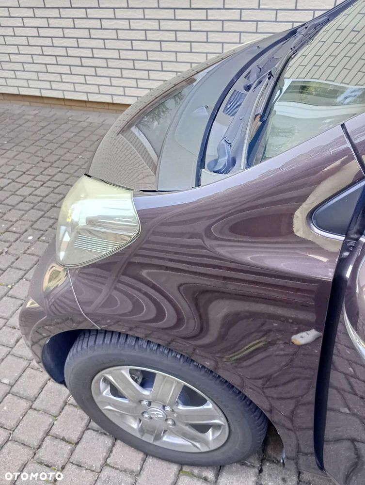 Toyota iQ - 15