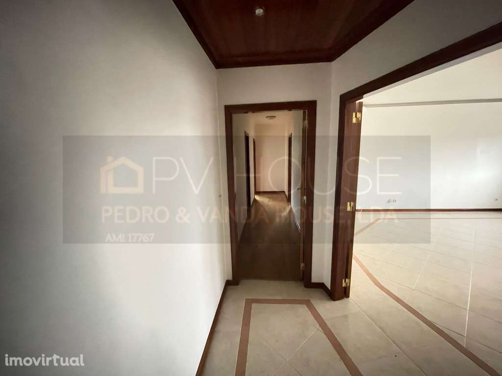 Excelente T2 em São Marcos | Suite, Lareira, Despensa e Vistas de P... - Grande imagem: 2/13