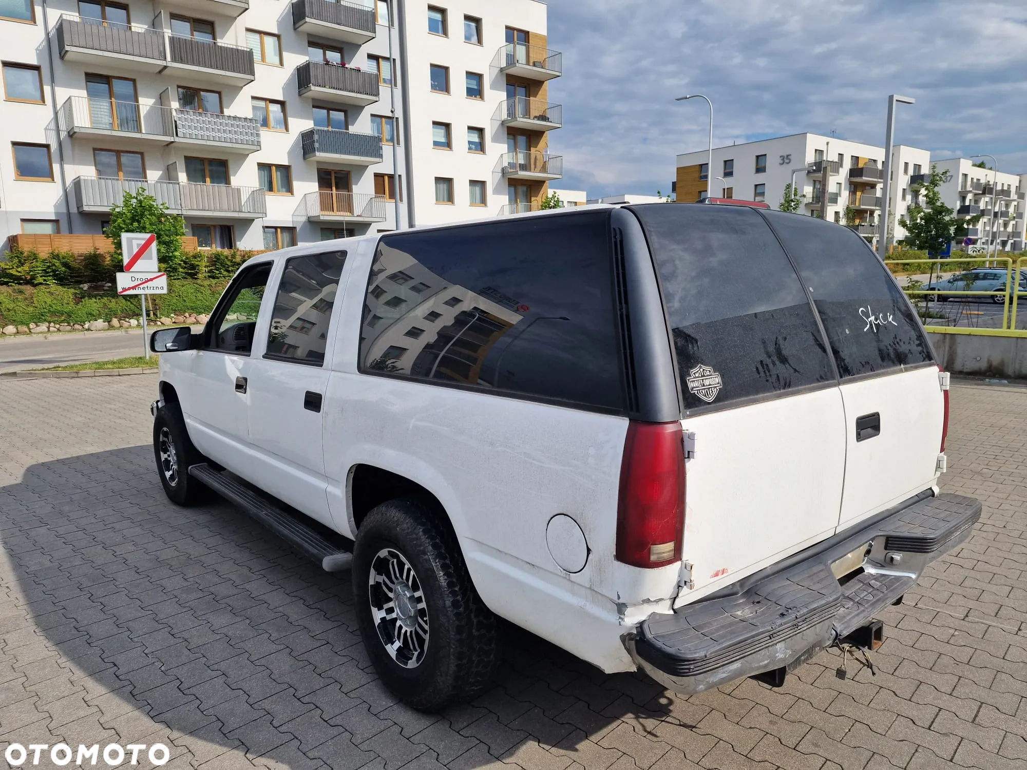 Chevrolet Suburban - 5