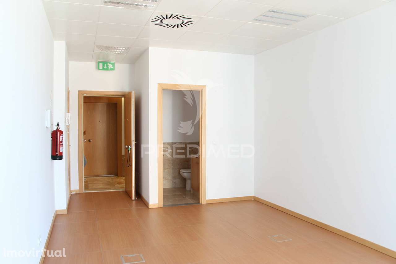 Escritório novo com vista rio - Parque das Nações - Grande imagem: 3/13