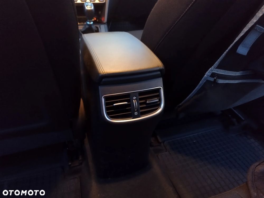 Hyundai Elantra 1.6 Comfort - 11
