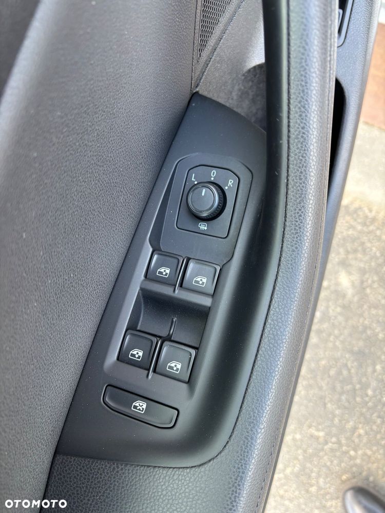 Volkswagen Passat - 11