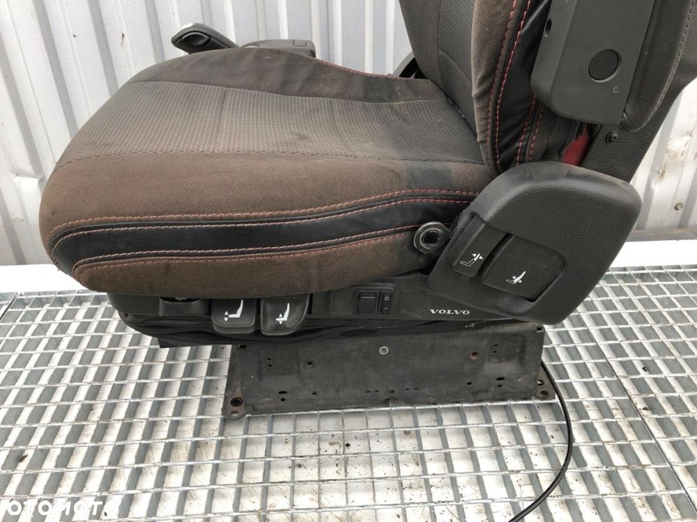 FOTEL LEWY PRZÓD  VOLVO FH II 2012 - 2022 500 368 kW [500 KM] 10x4/6 2017 - 9