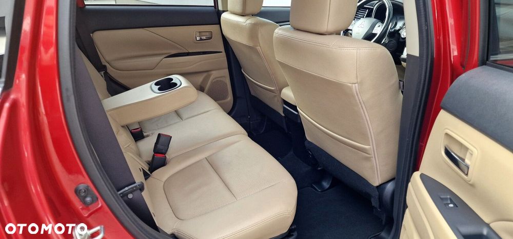 Mitsubishi Outlander 2.0 Instyle Navi 4WD CVT - 37