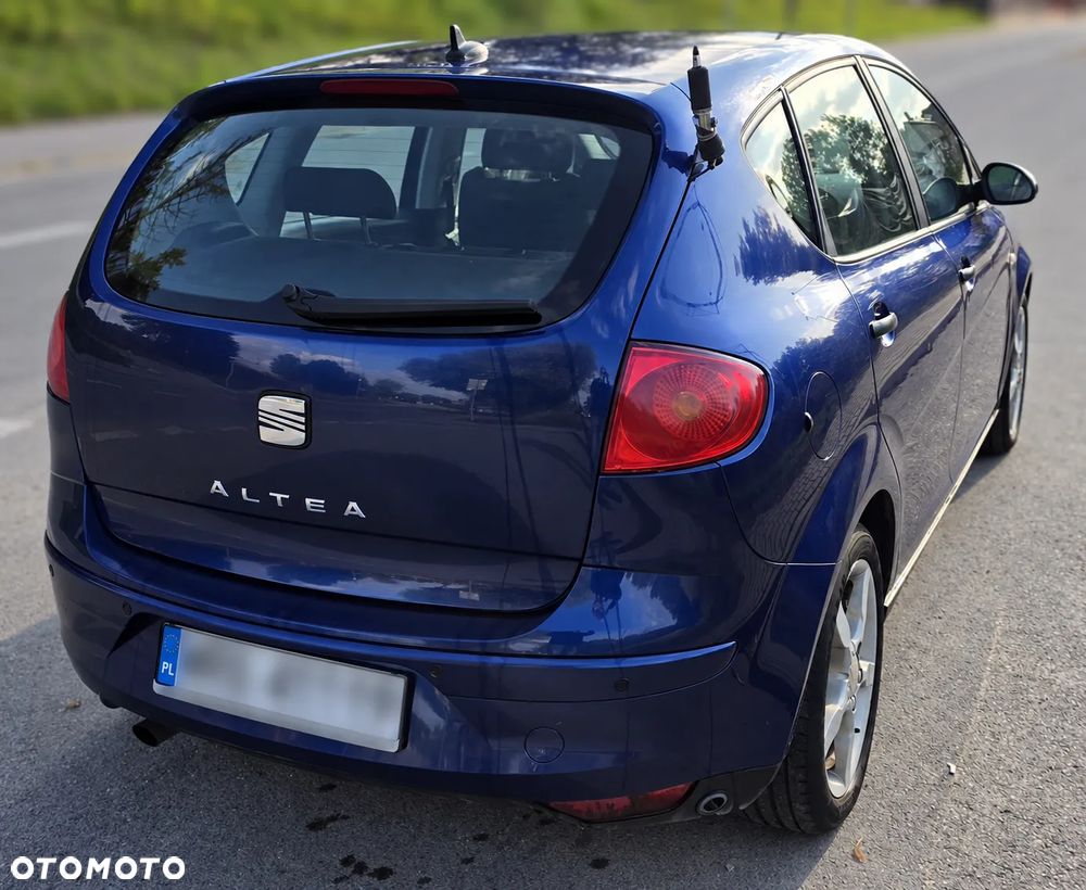 Seat Altea 2004 photo 2