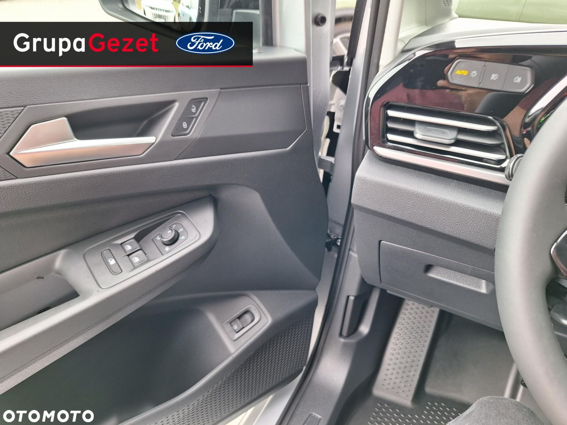 Ford Transit Connect - 11