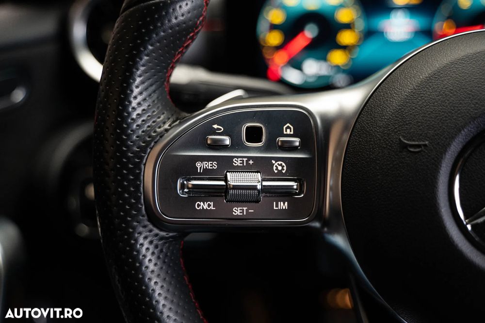 Mercedes-Benz A 220 d Sedan 8G-DCT AMG Line - 22