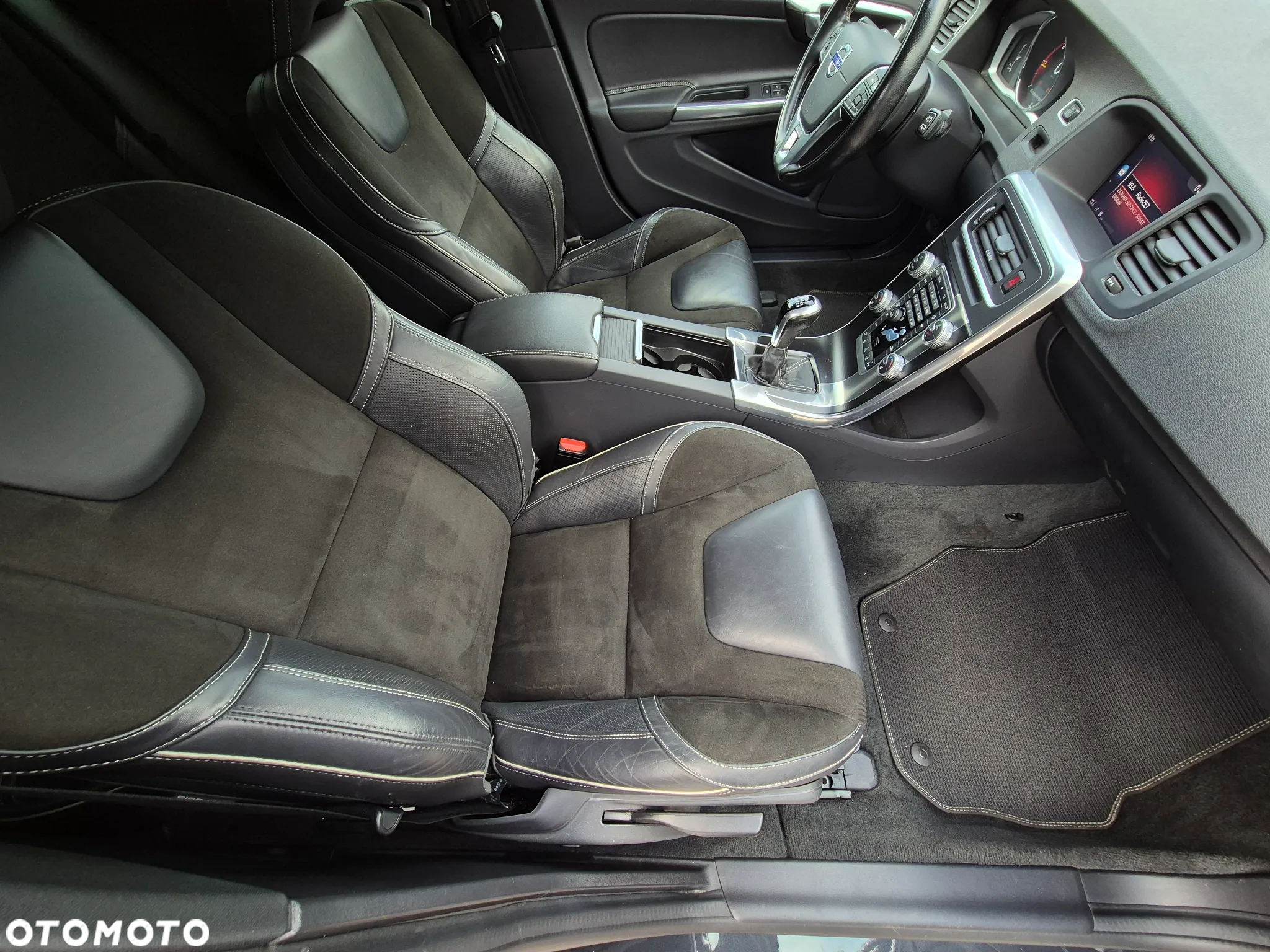 Volvo V60 D3 Drive-E R-Design Kinetic - 19