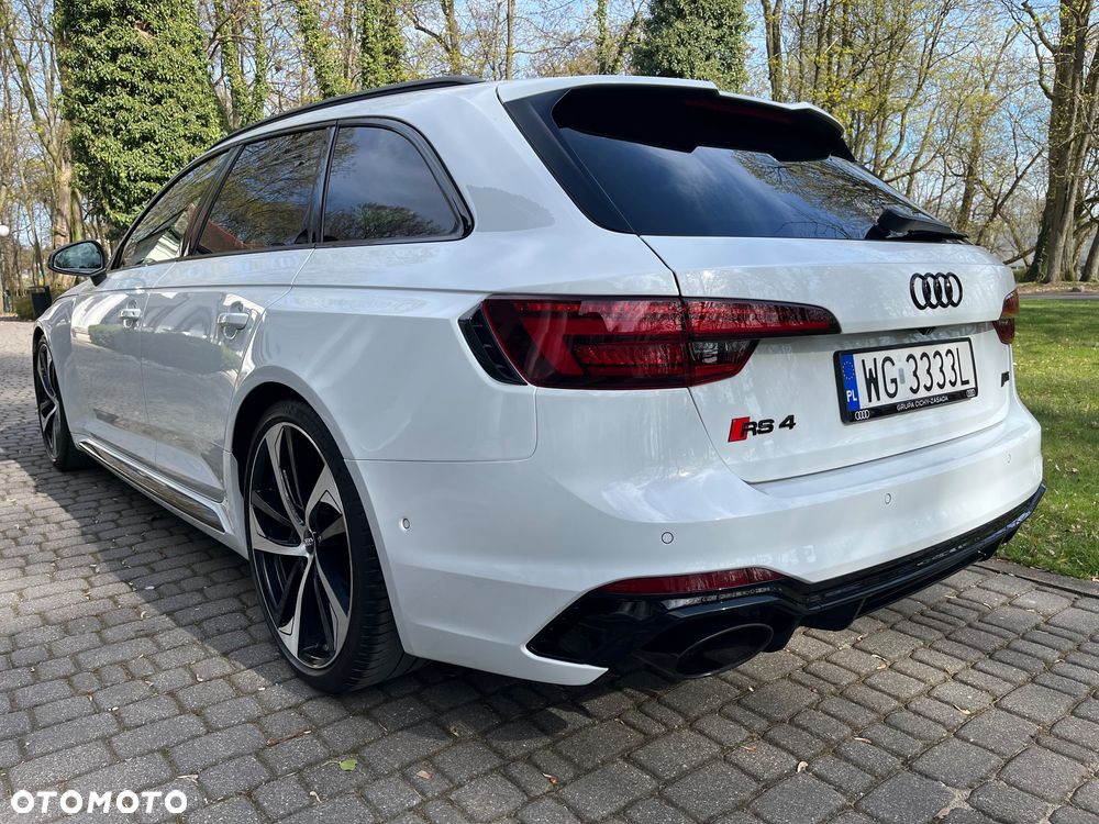 Audi RS4 Limousine - 3