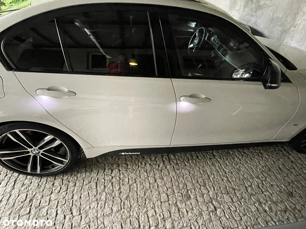 BMW Seria 3 330e iPerformance M Sport - 37