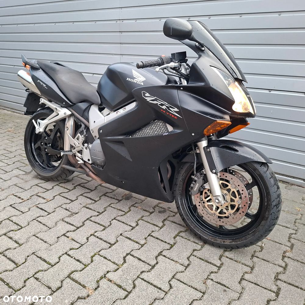 Honda VFR - 4
