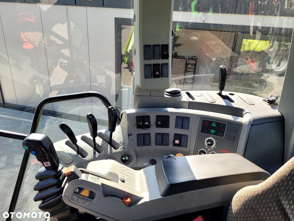 Claas ARION 640 CIS z ładowaczem FL 150 - 21
