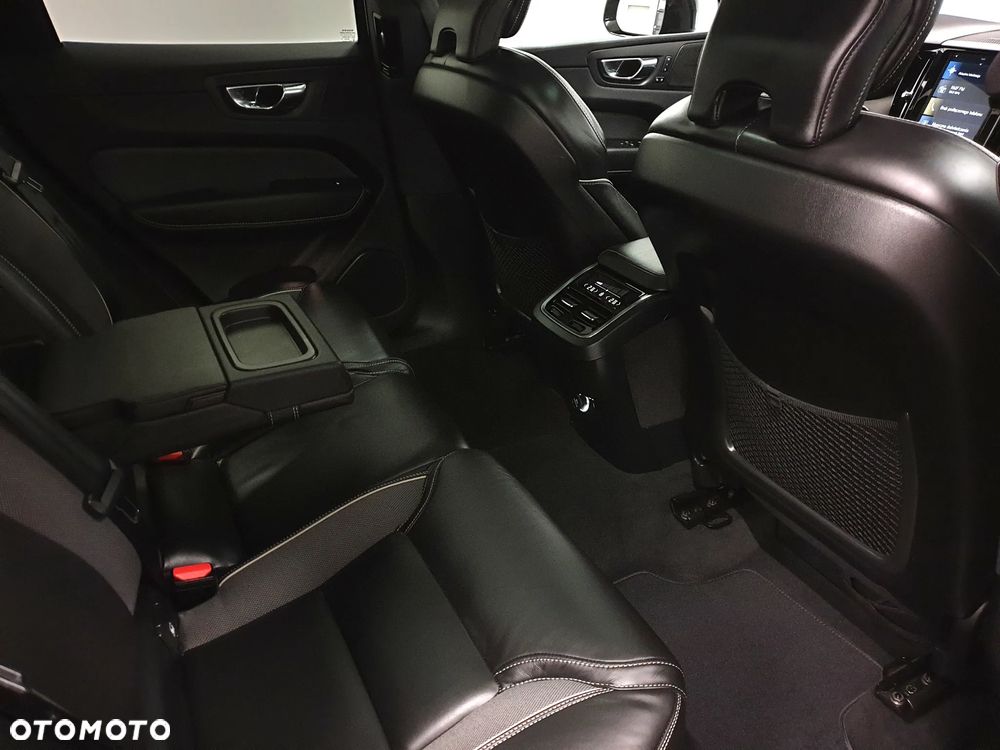 Volvo XC 60 D4 R-Design - 29