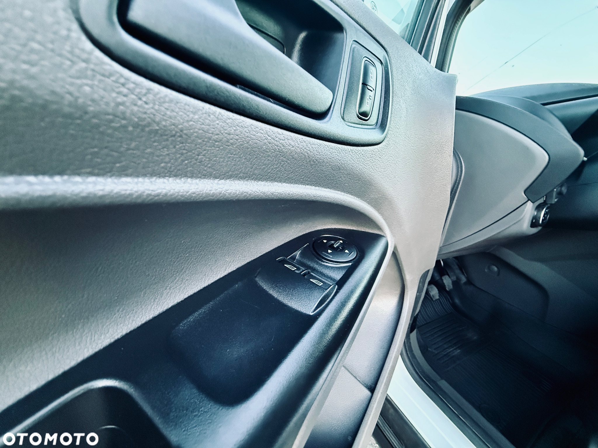Ford Transit Connect - 16