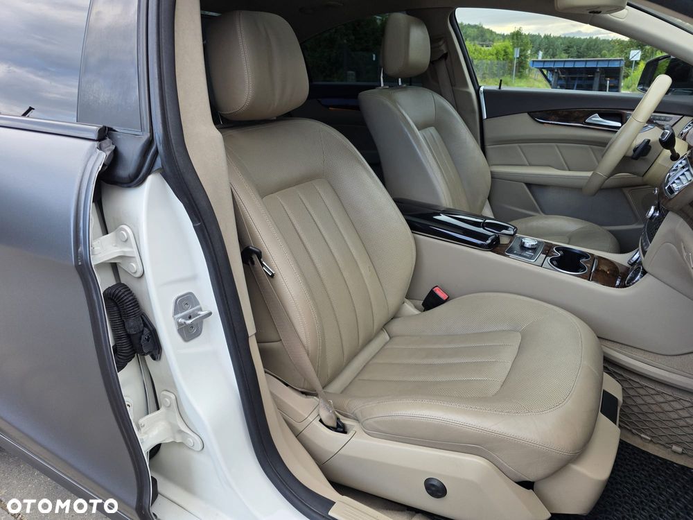 Mercedes-Benz CLS 500 4-Matic BlueEff - 17
