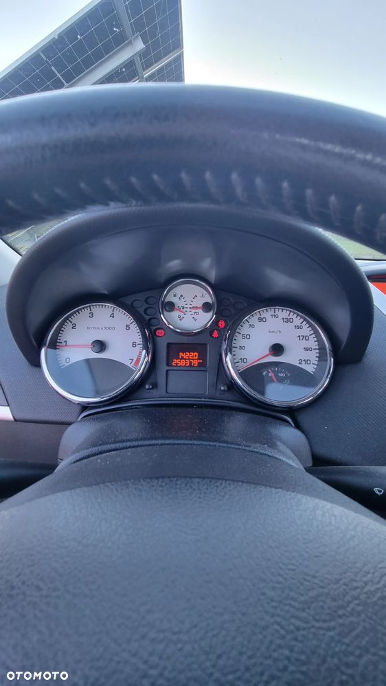 Peugeot 207 1.6 - 10