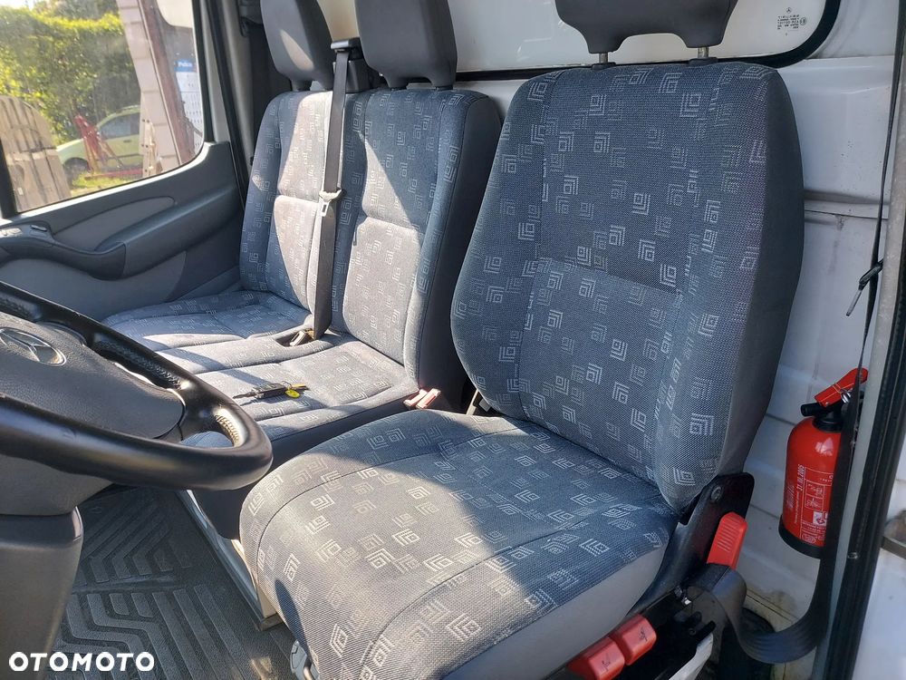Mercedes-Benz Sprinter - 11