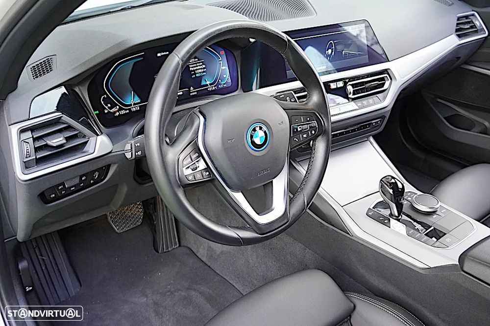 BMW 320 e Touring Corporate Edition Auto - 25