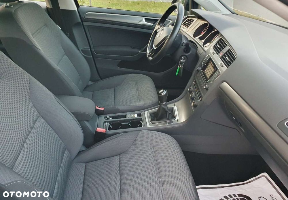 Volkswagen Golf - 23