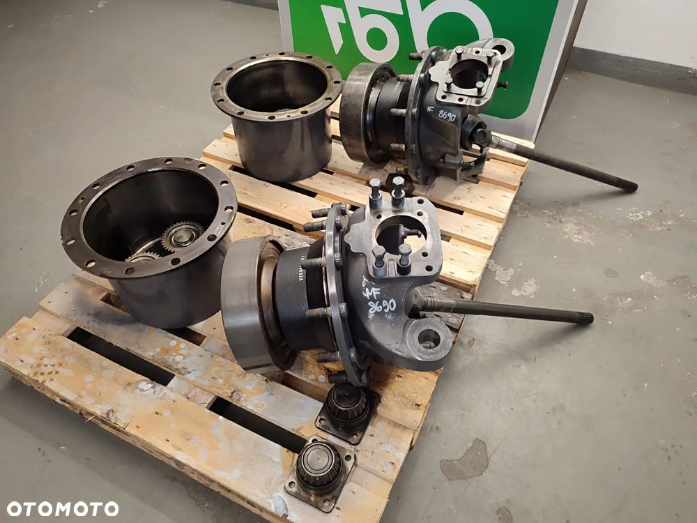 Zwolnica 7700607902 Zwrotnica 7600645001 7700608601 Massey Ferguson 8690 - 2