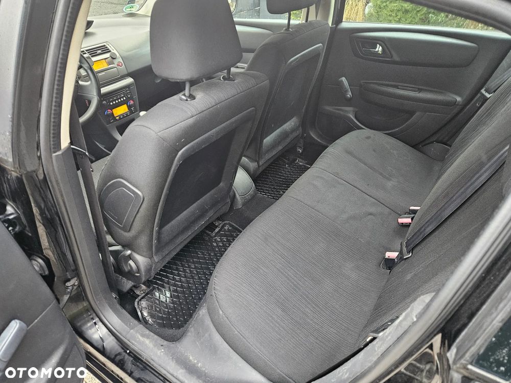 Citroën C4 1.4 16V Tonic - 8