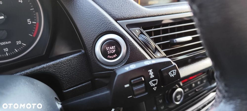 BMW X1 sDrive16d Sport Line - 32