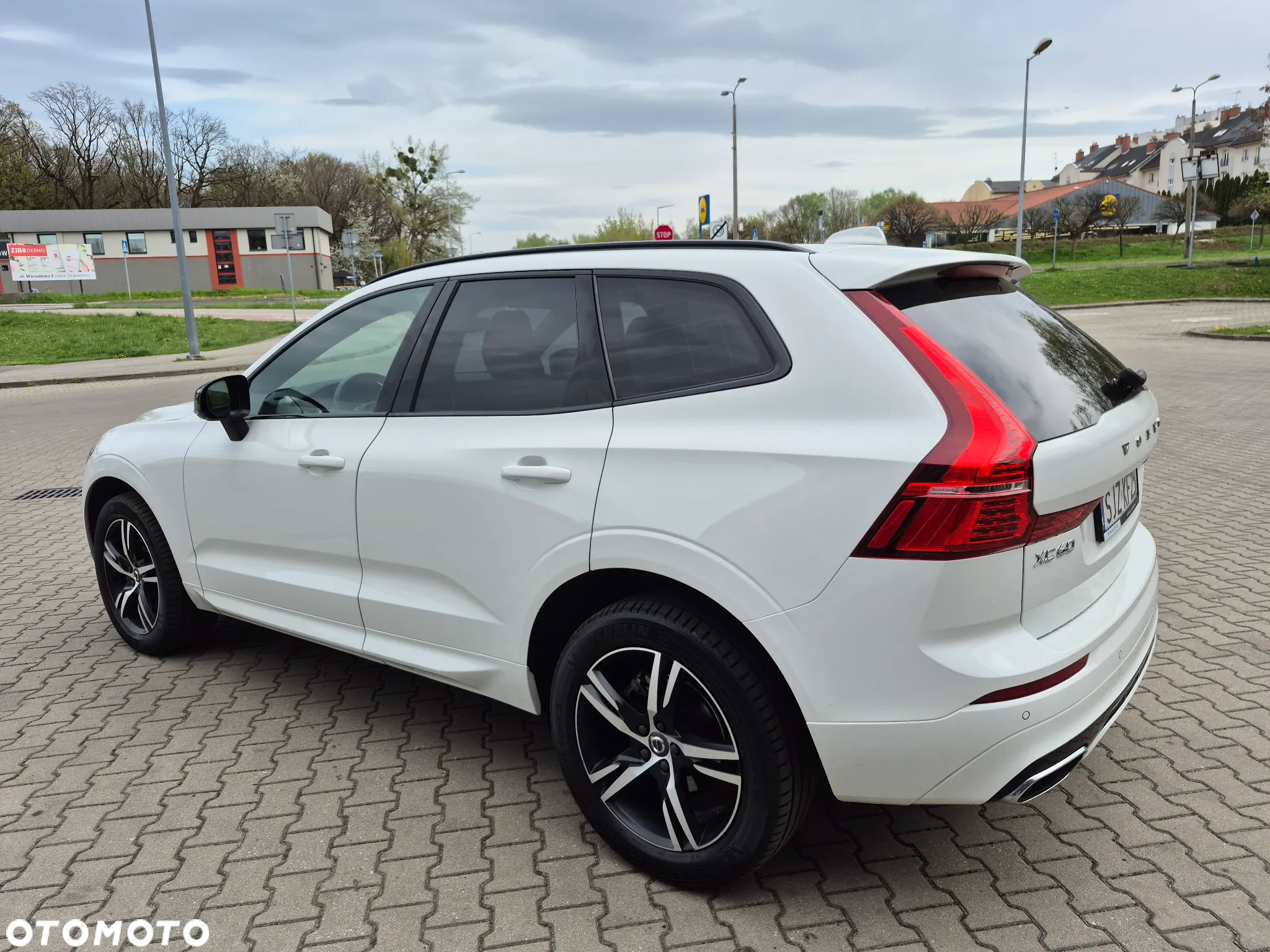 Volvo XC 60 D4 R-Design - 10