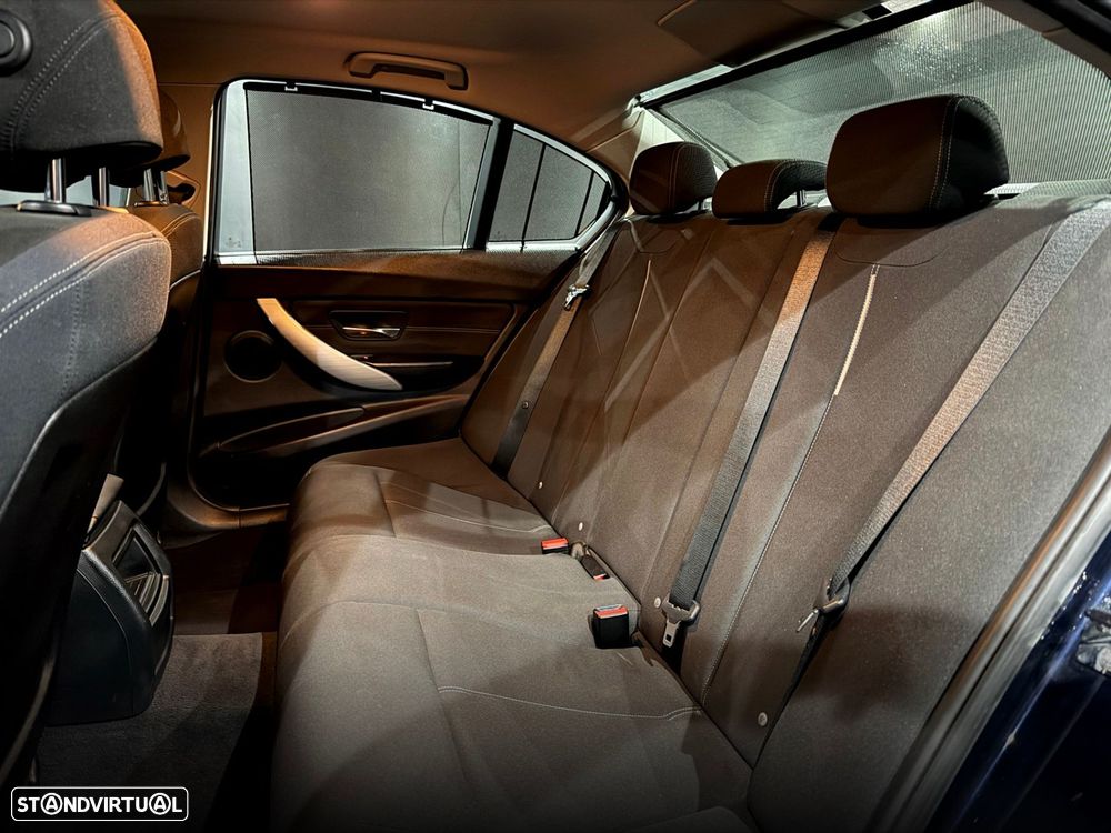 BMW 320 d Line Sport - 30