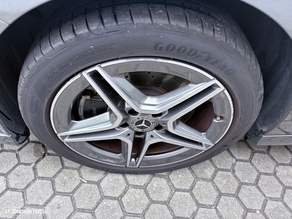 Mercedes-Benz A 250 Limousine e AMG Line - 12