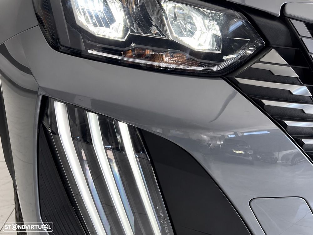 Peugeot 2008 1.2 Hybrid Allure e-DCS6 - 11