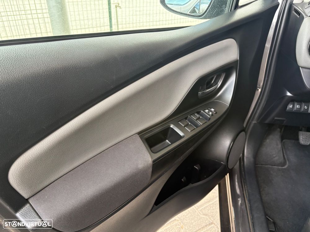 Toyota Yaris 1.4 D-4D Exclusive+P.Techno - 6