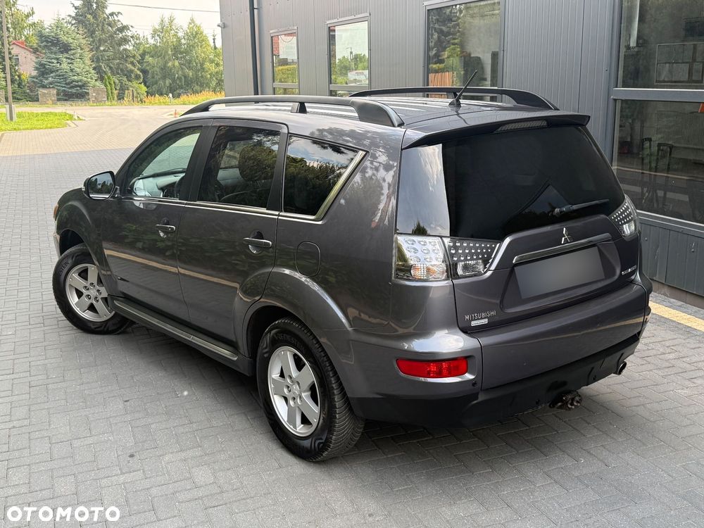 Mitsubishi Outlander 2.0 2WD CVT Invite - 12