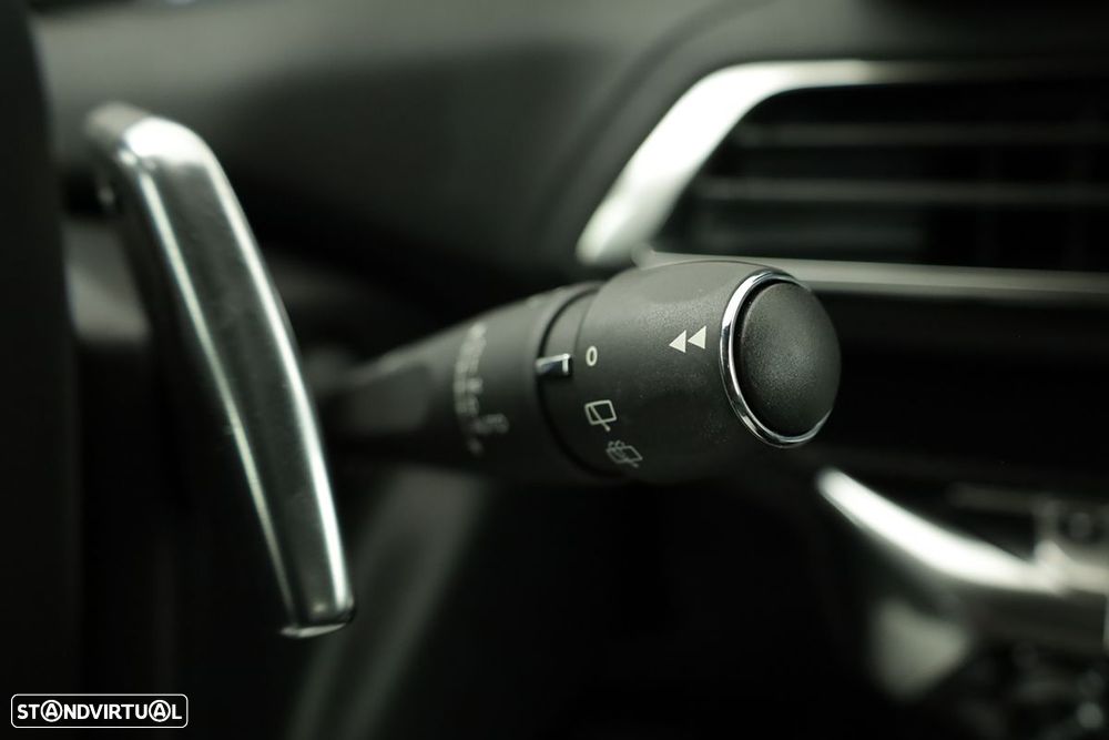 Peugeot 3008 1.6 Hybrid Allure e-EAT8 - 19