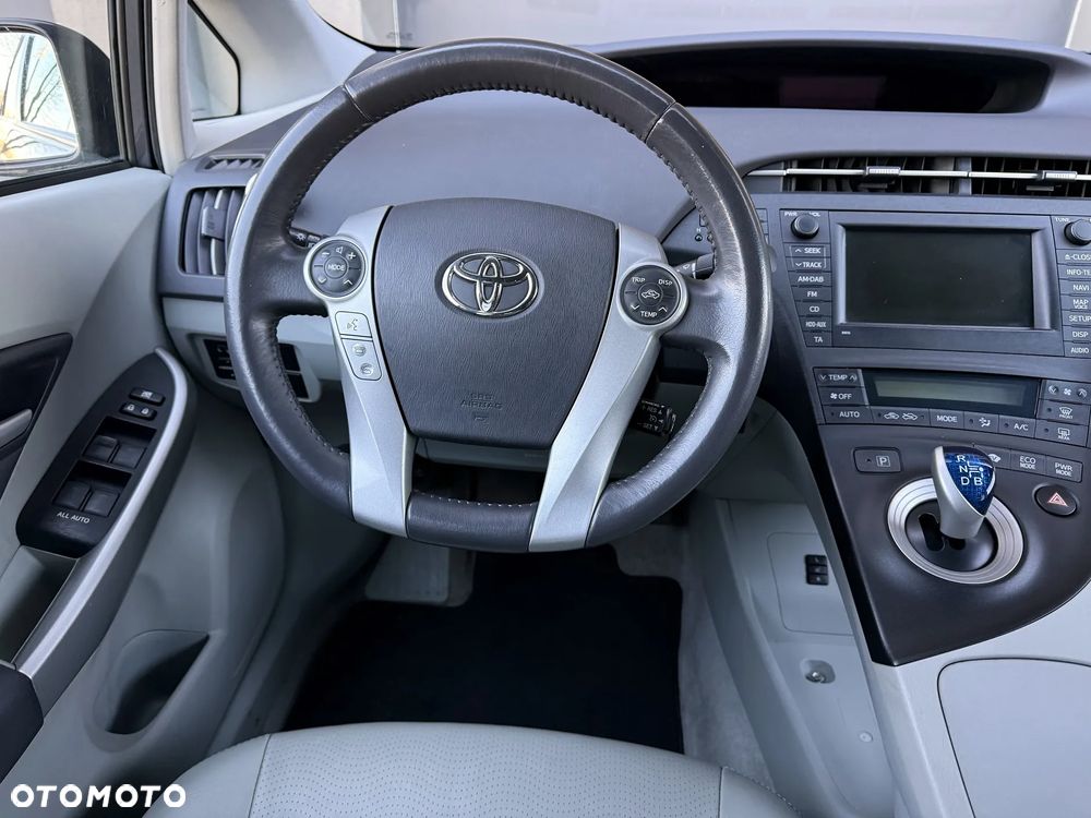 Toyota Prius (Hybrid) Comfort - 13