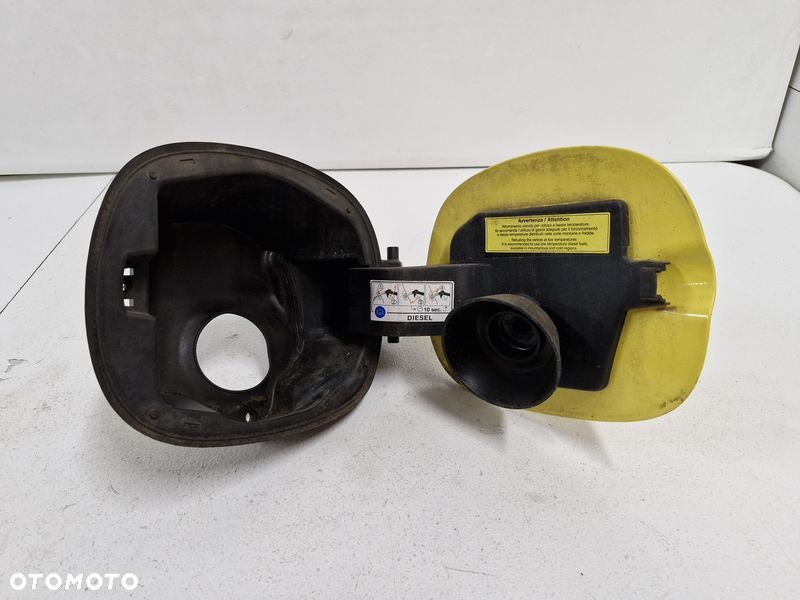 FIAT 500L 500 L KLAPKA WLEWU PALIWA 830/B 830 - 3