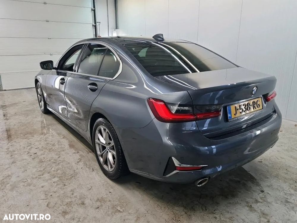 BMW Seria 3 320i Aut. Luxury Line - 4