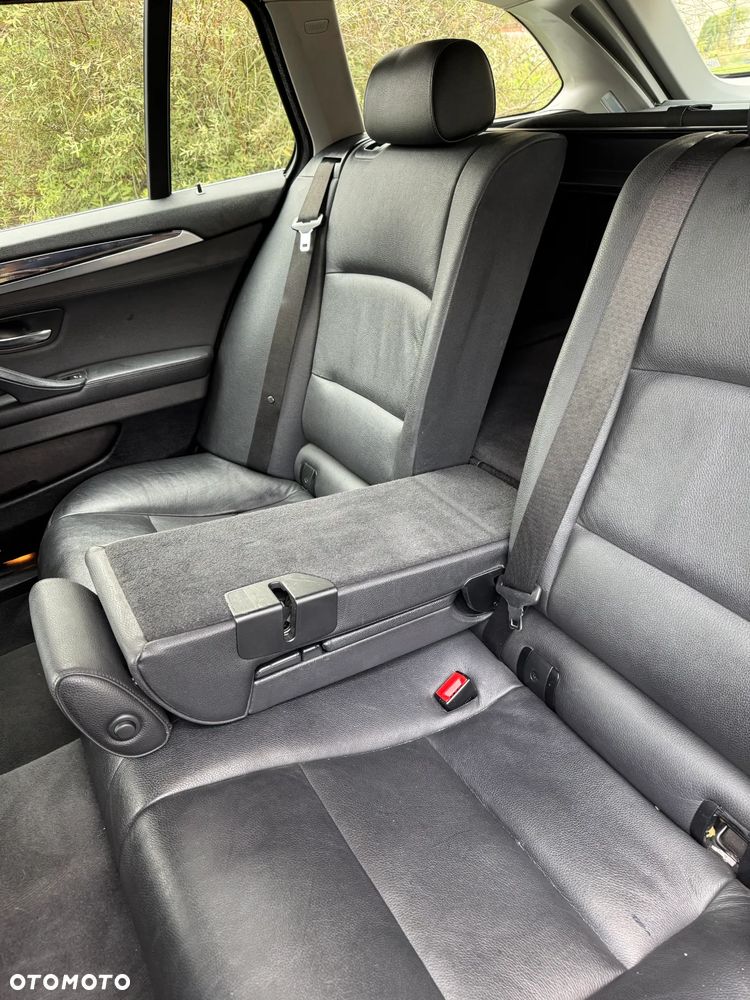 BMW Seria 5 525d xDrive - 10