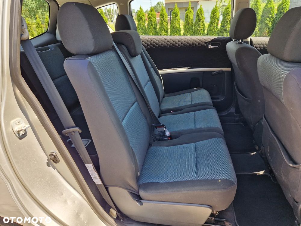 Toyota Corolla Verso - 16