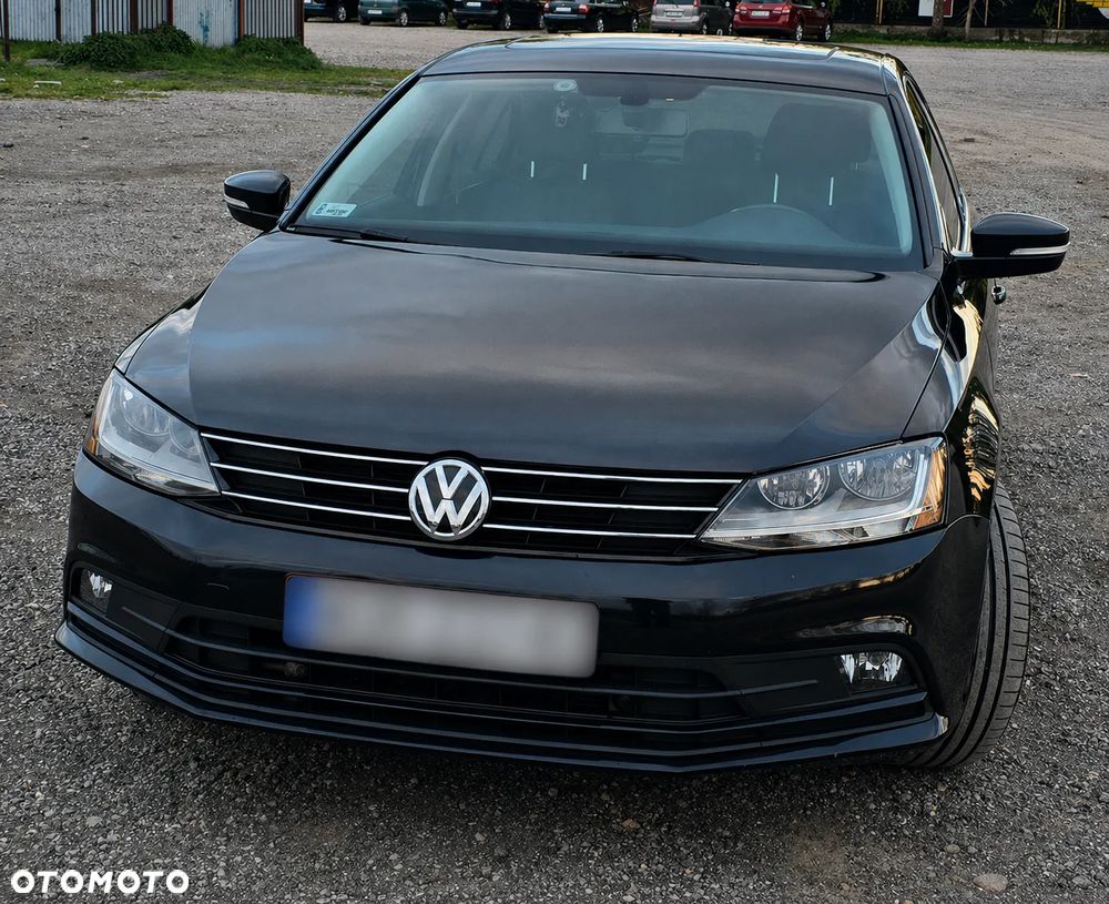 Volkswagen Jetta - 2