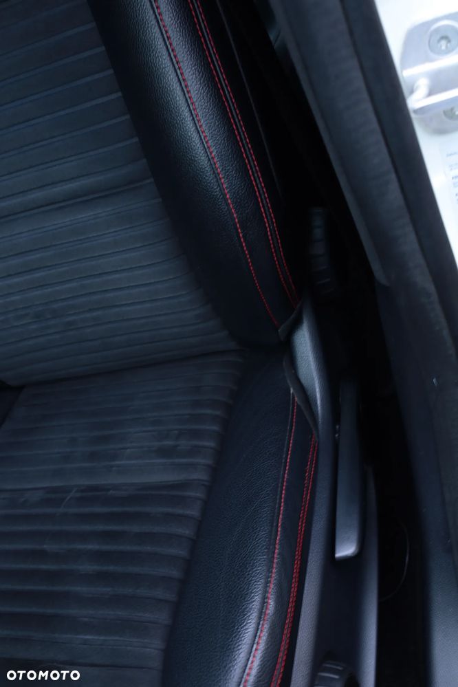 Mercedes-Benz CLA 180 AMG Line - 37