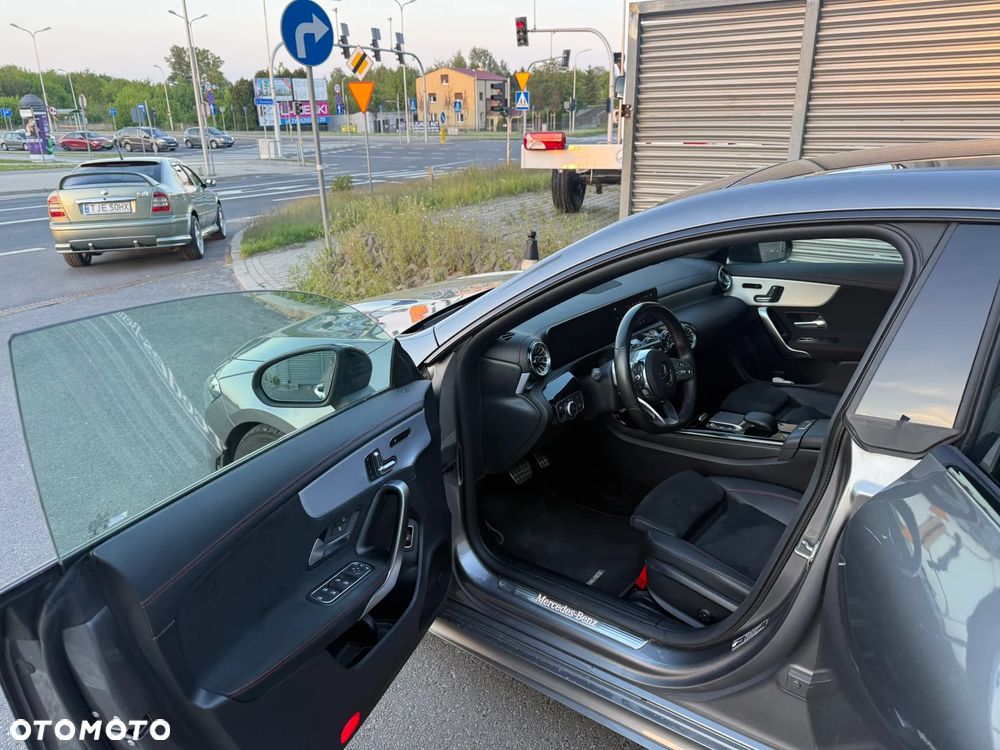 Mercedes-Benz CLA - 12