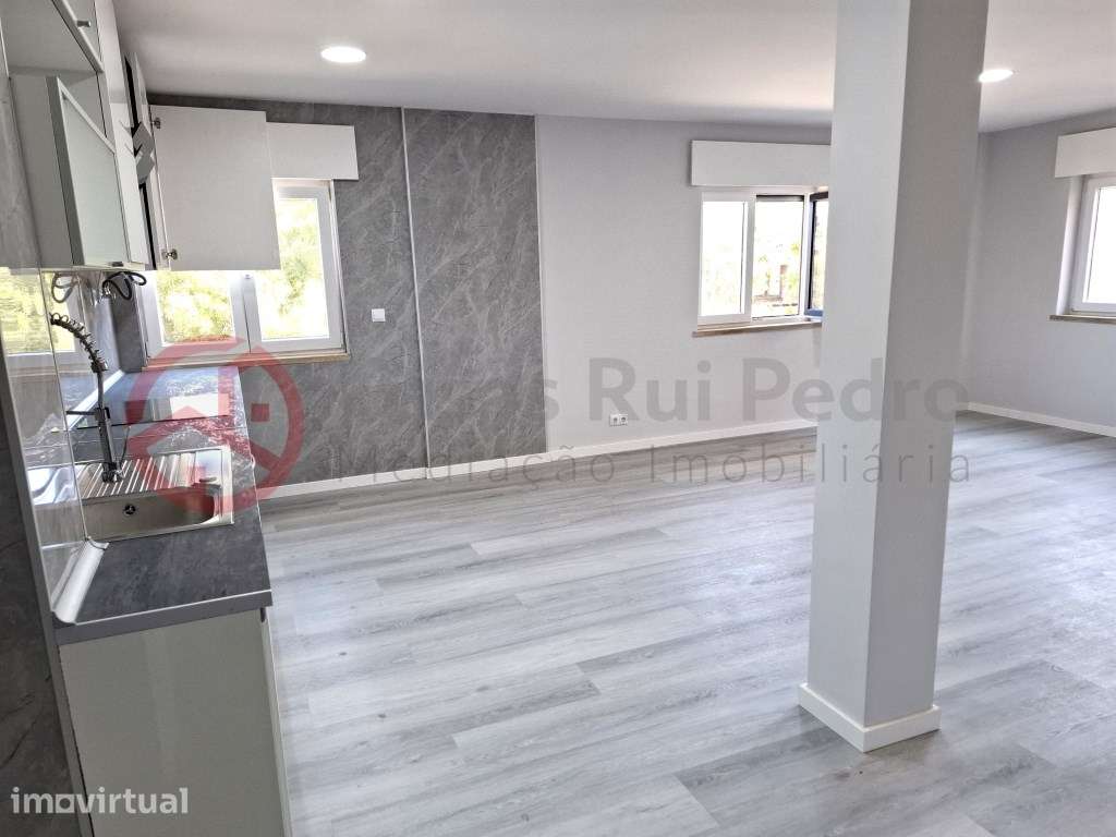 Apartamento T2 totalmente remodelado com arrecadação, Corroios - Grande imagem: 4/13