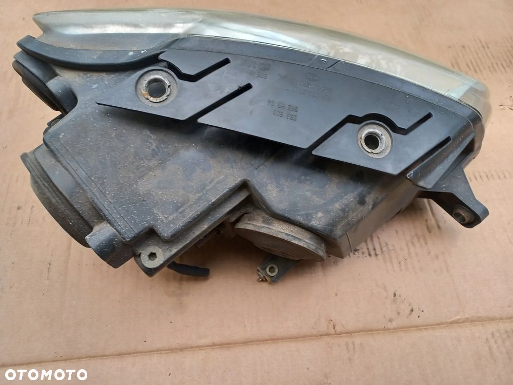 LAMPA PRZEDNIA PRAWA VW PASSAT B6 EUROPA - 2