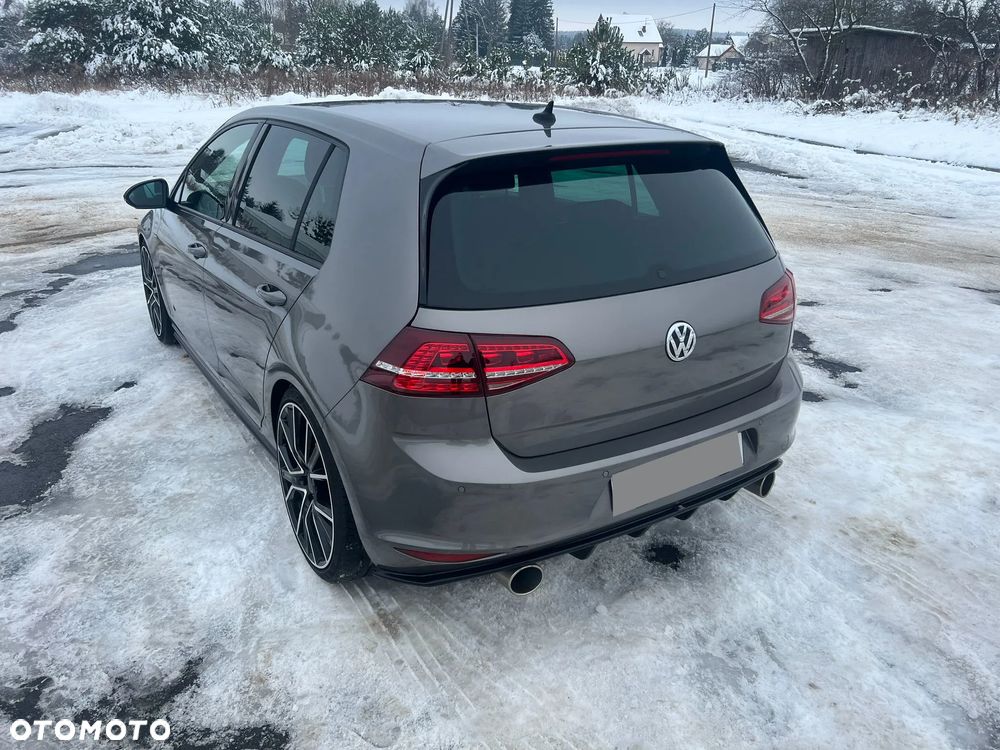 Volkswagen Golf - 36