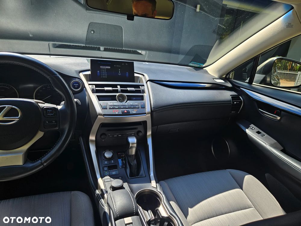 Lexus NX 300h Prestige AWD - 32