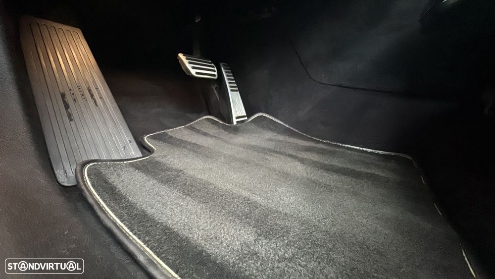 Volvo XC 60 2.0 T8 PHEV R-Design AWD - 28